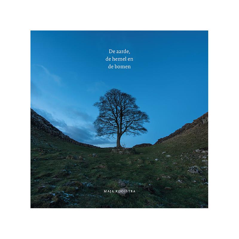 De aarde de hemel en de bomen